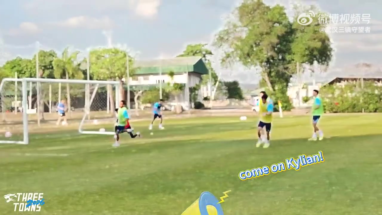 博主晒视频：三镇新援贝维斯已抵达泰国跟队冬训